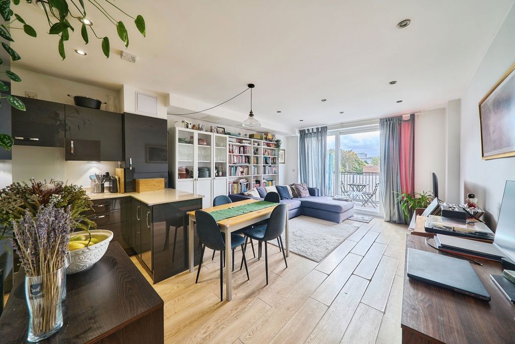 Property photo 3 of 17 Photo