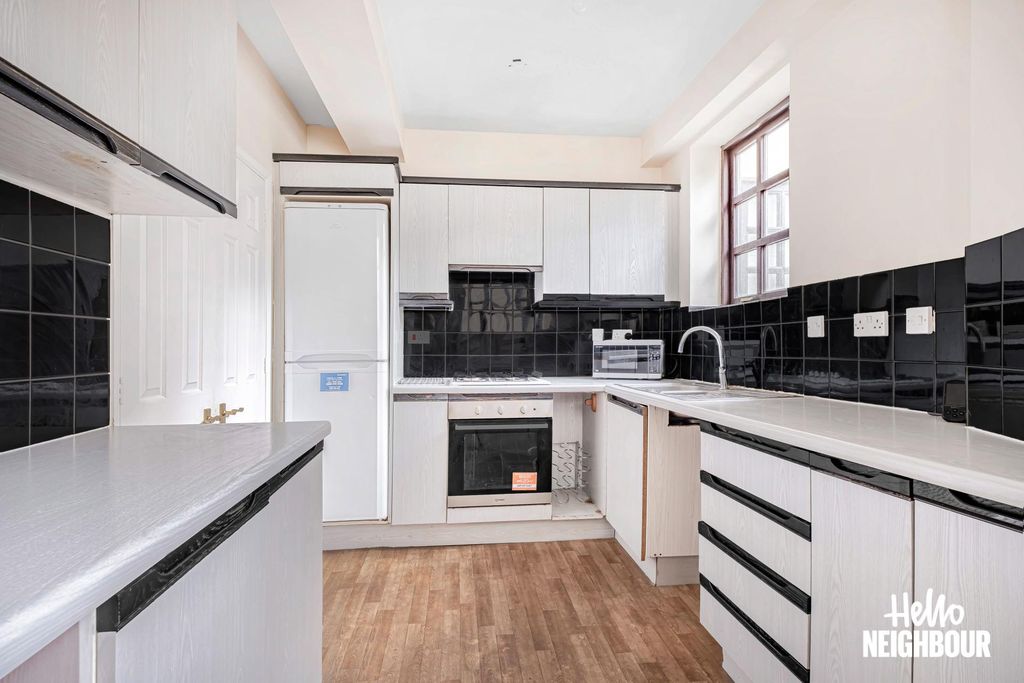 Property photo 3 of 21 Photo 2