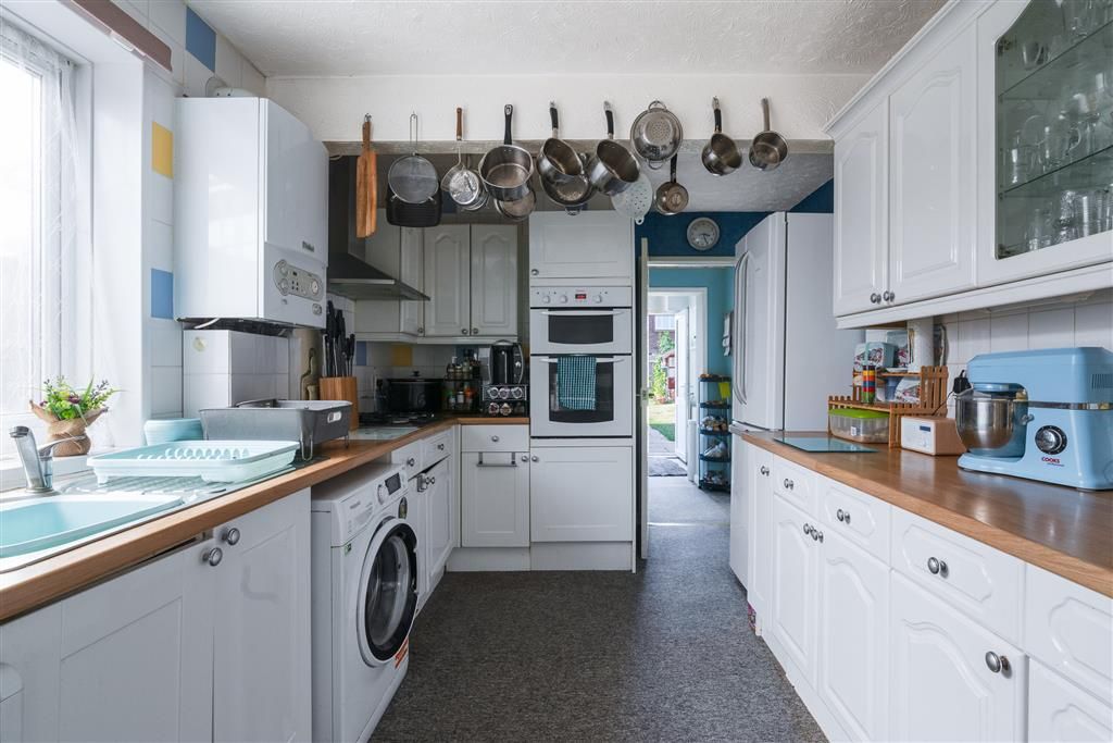 Property photo 2 of 17 Kitchen