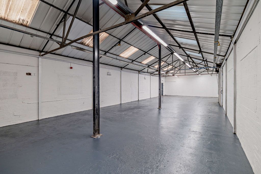 Property photo 3 of 6 8672101-Stills-Interior03(1)-800