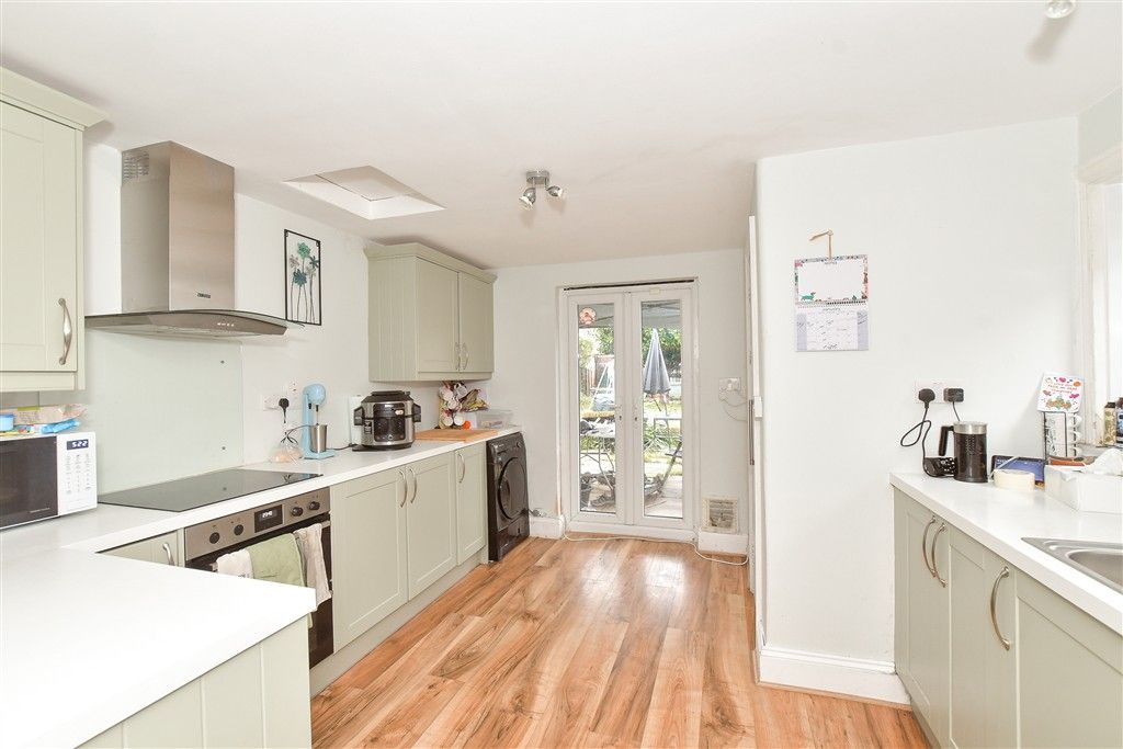 Property photo 2 of 7 Kitchen