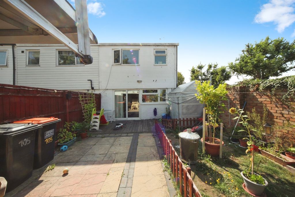 Property photo 3 of 12