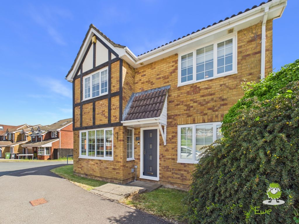 Property photo 1 of 30 Ewemove Estate Agents Basingstoke - Lyndhurst Driv
