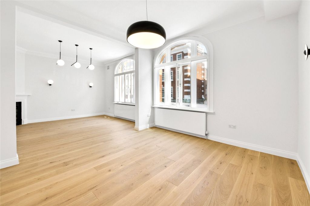 Property photo 1 of 18 116 Long Acre