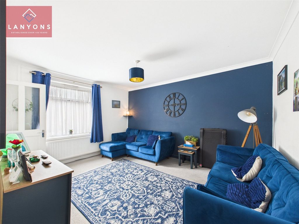 Property photo 2 of 12 Picture No. 19