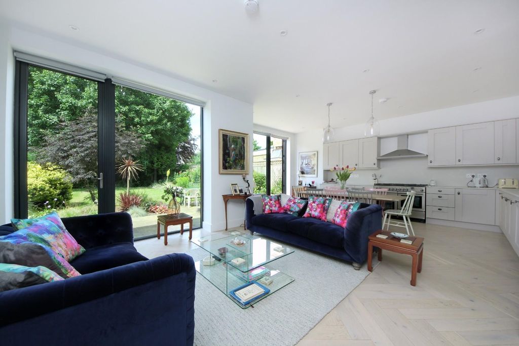 Property photo 2 of 22 Gv- Gff 11 Elm Grove Rd (5).Jpg