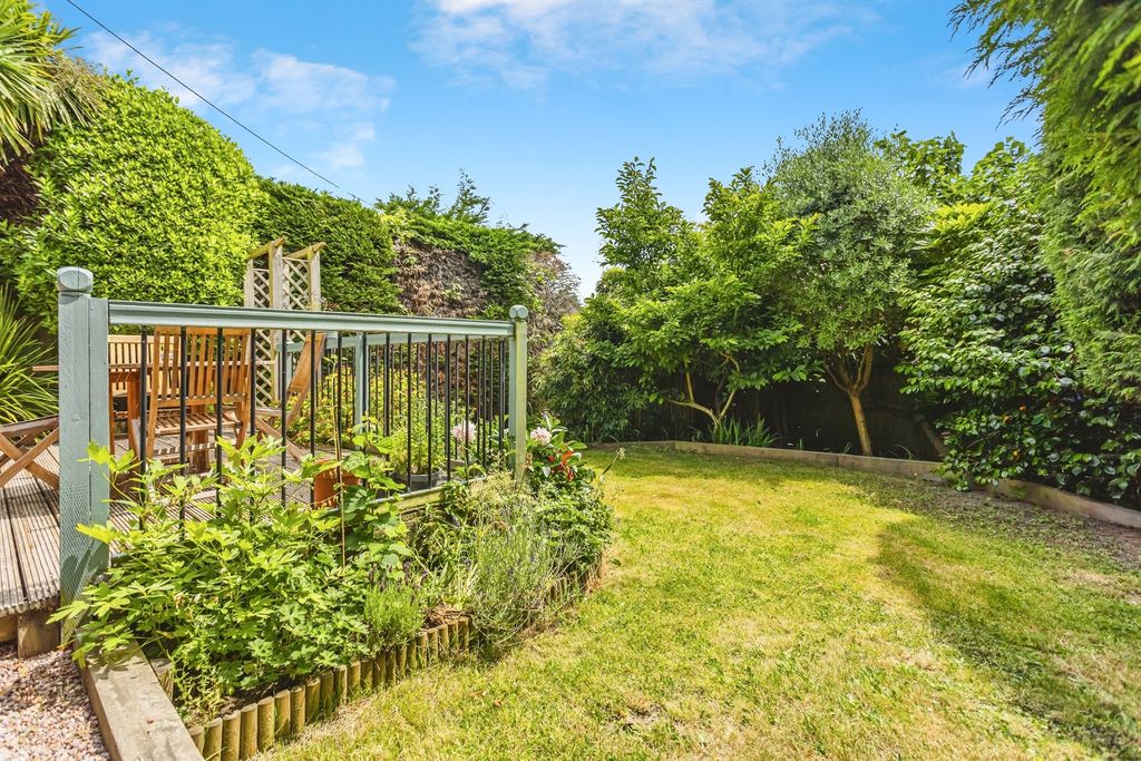 Property photo 2 of 18