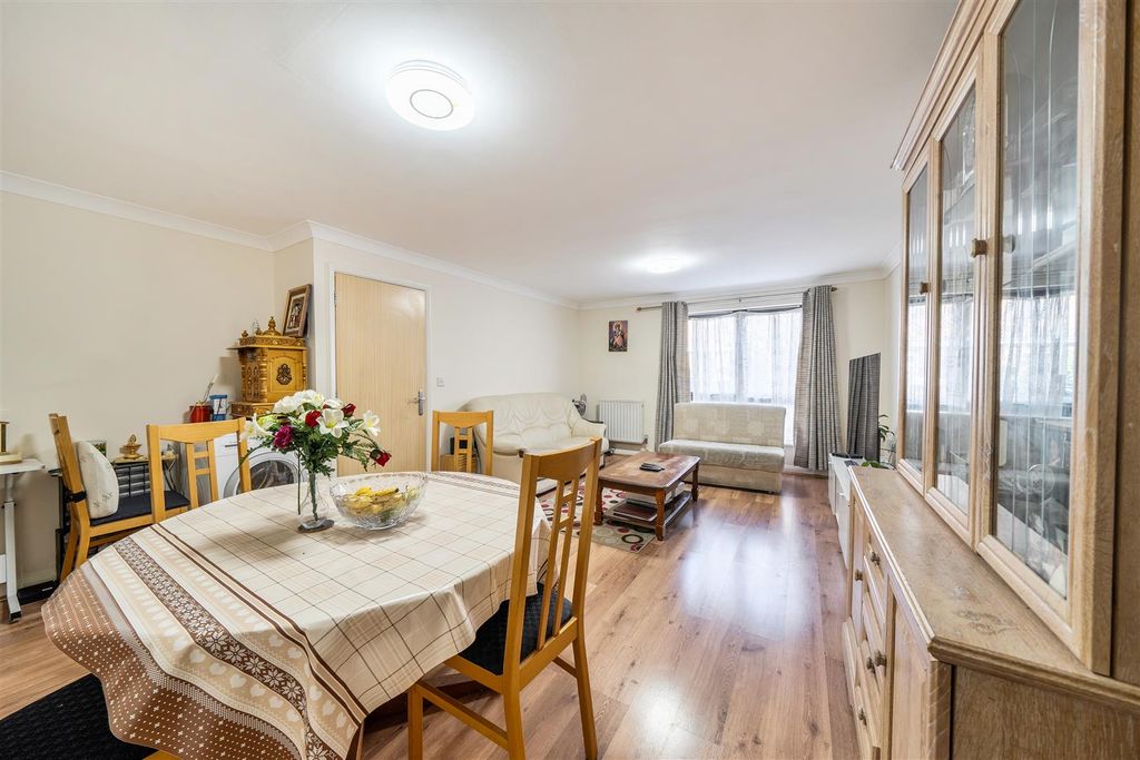 Property photo 2 of 11 Lounge.Jpg