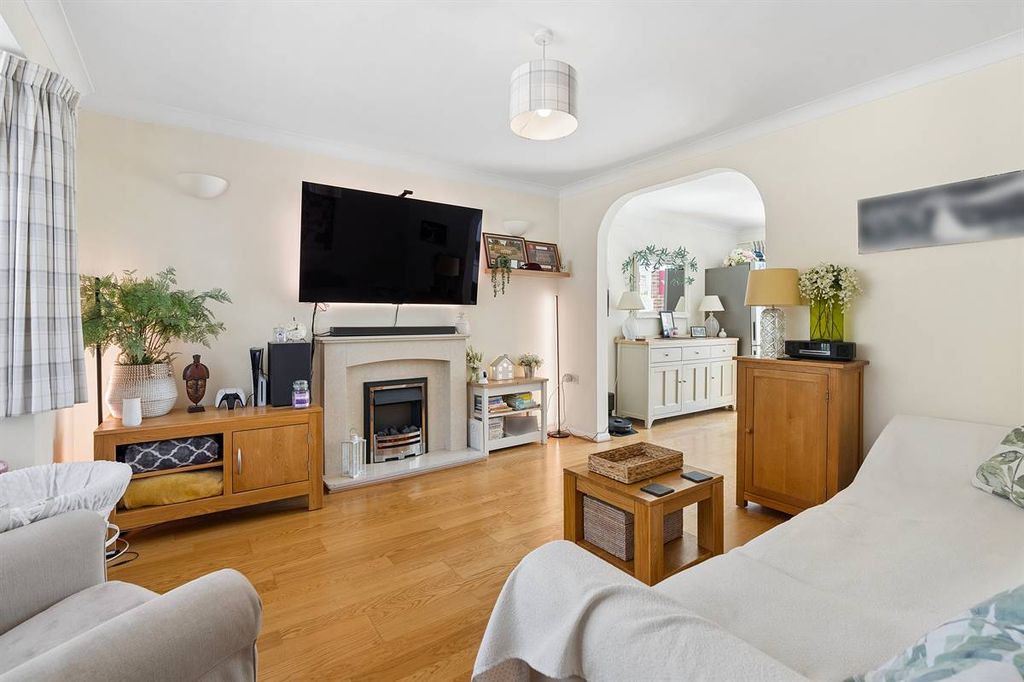 Property photo 3 of 19