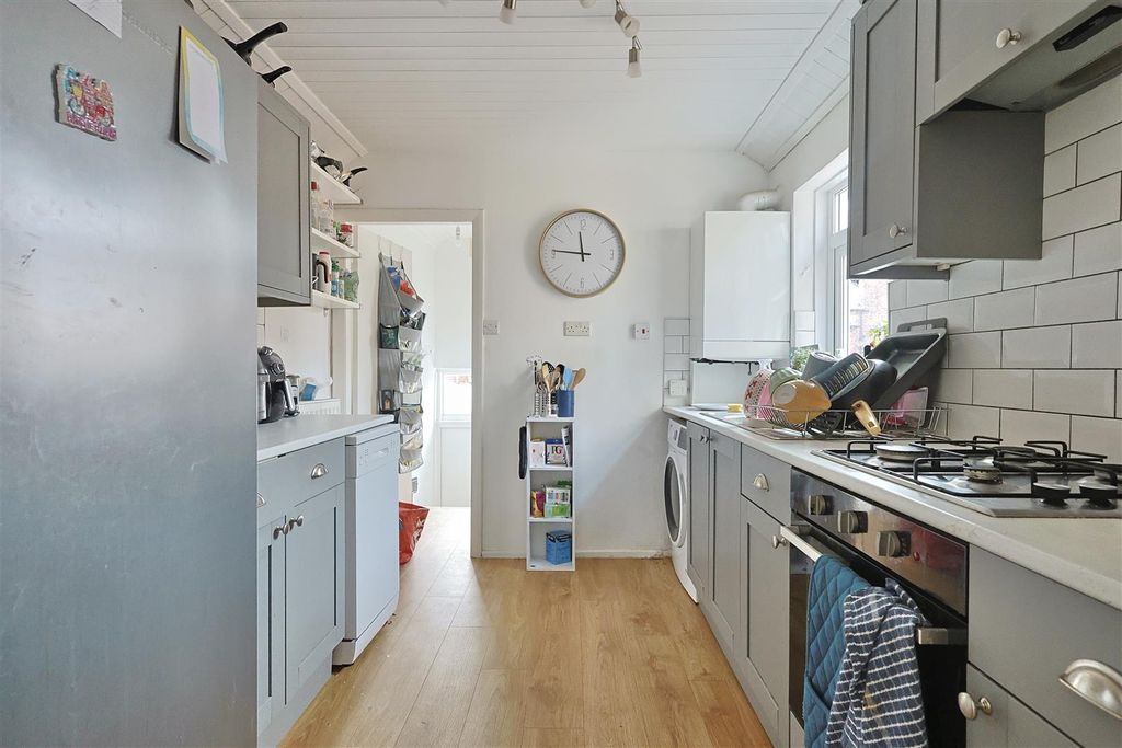 Property photo 2 of 19 949C9058-9C56-410B-A7B8-A70290002B7D_1_201_A.Jpeg