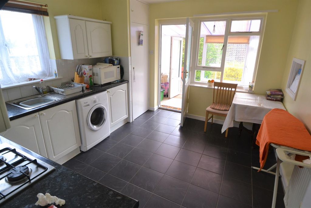 Property photo 3 of 14 Kitchen