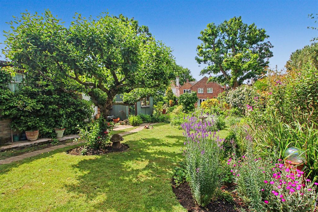 Property photo 3 of 17 Garden Jun.Jpg