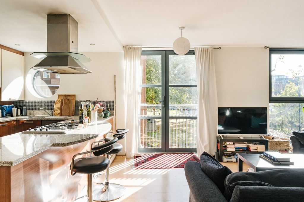 Property photo 1 of 12 Fanshaw Street