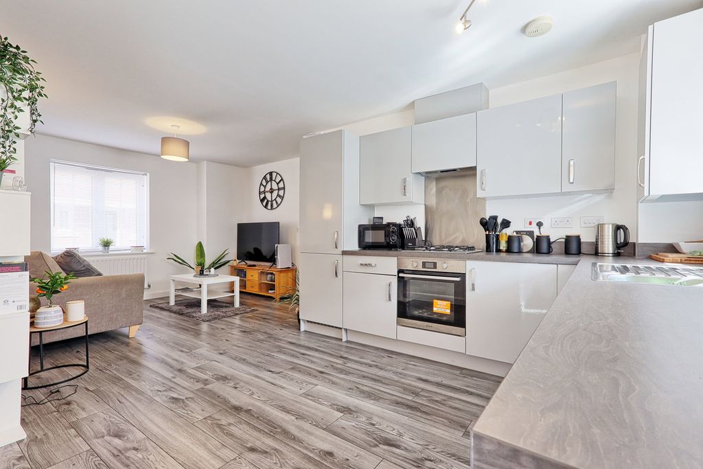 Property photo 2 of 20