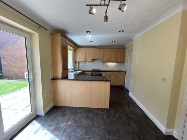 Property photo 2 of 9 Kitchen