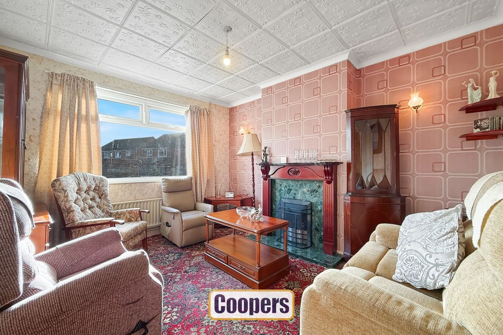 Property photo 2 of 10 Lounge