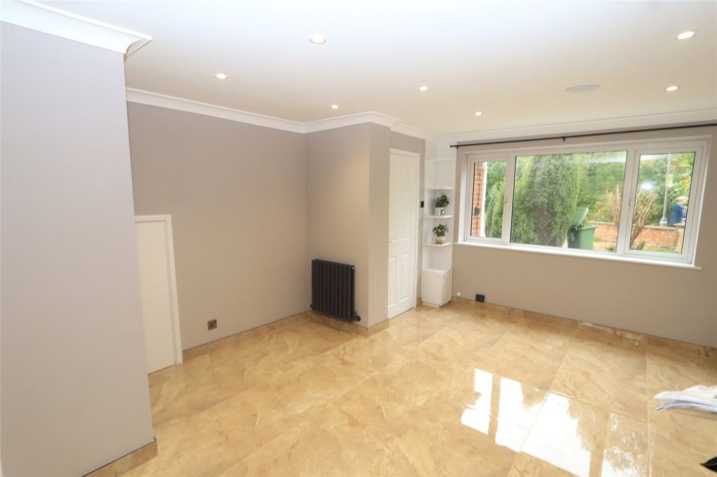 Property photo 2 of 11 Picture No. 13