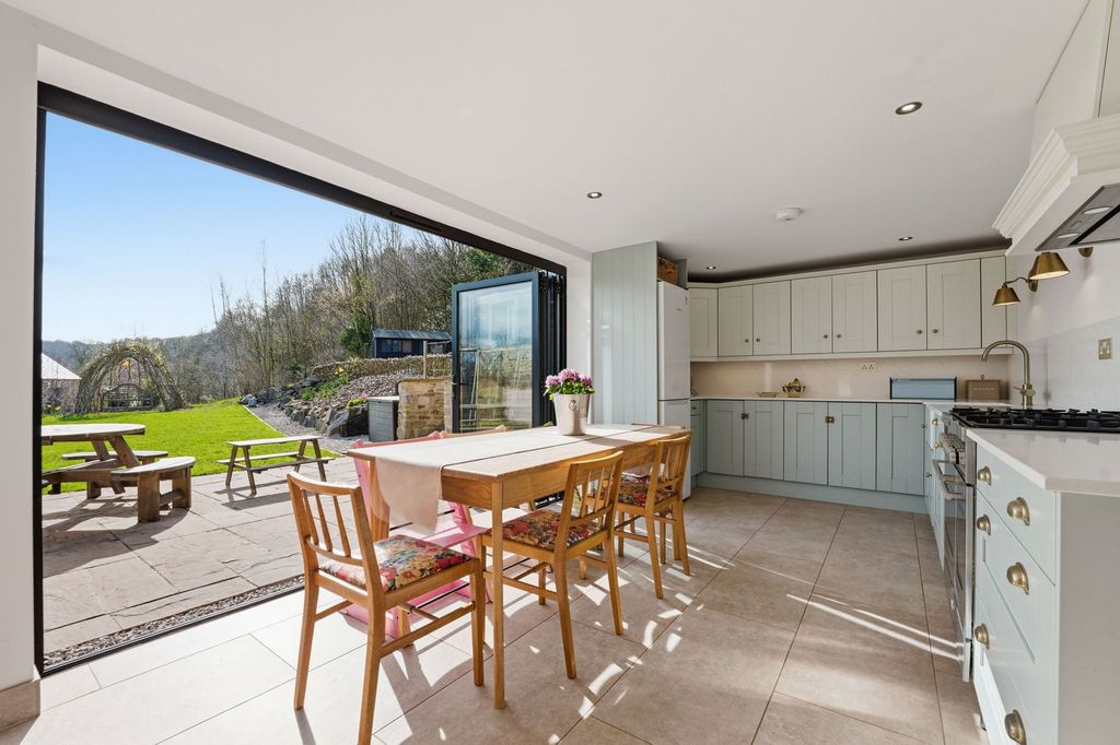 Property photo 3 of 40