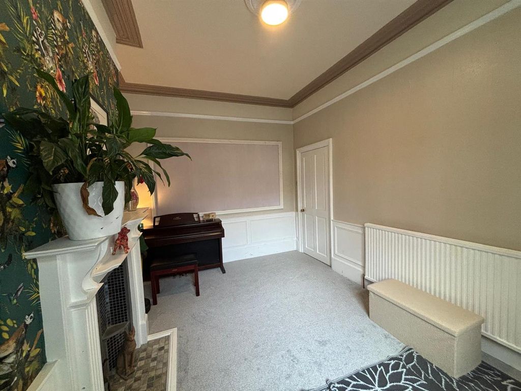 Property photo 3 of 27 Living Room/Dining Room