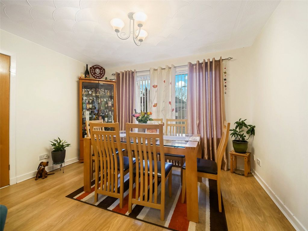 Property photo 3 of 21 Dining Area