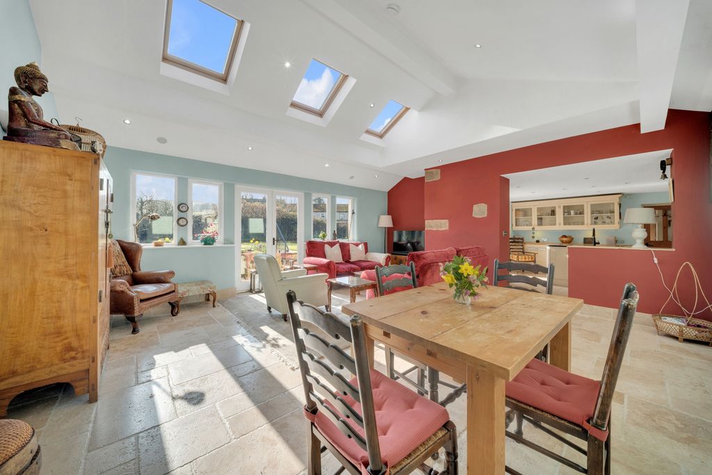 Property photo 3 of 38