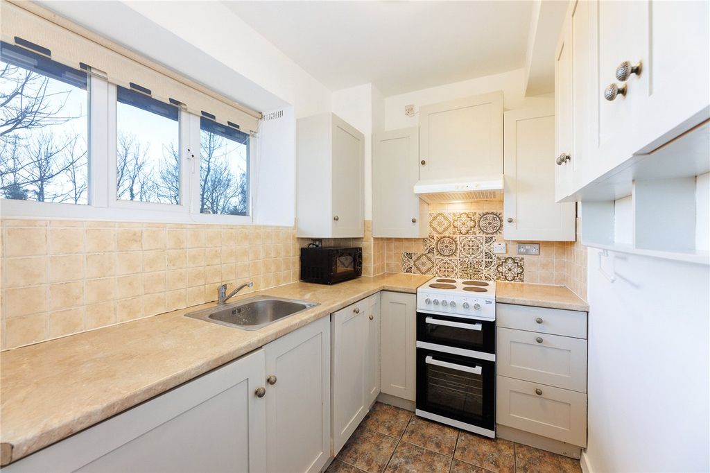 Property photo 2 of 6 Picture No. 12