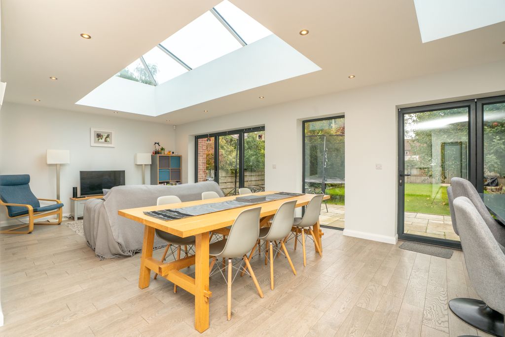 Property photo 2 of 24 15Lowwellpark11