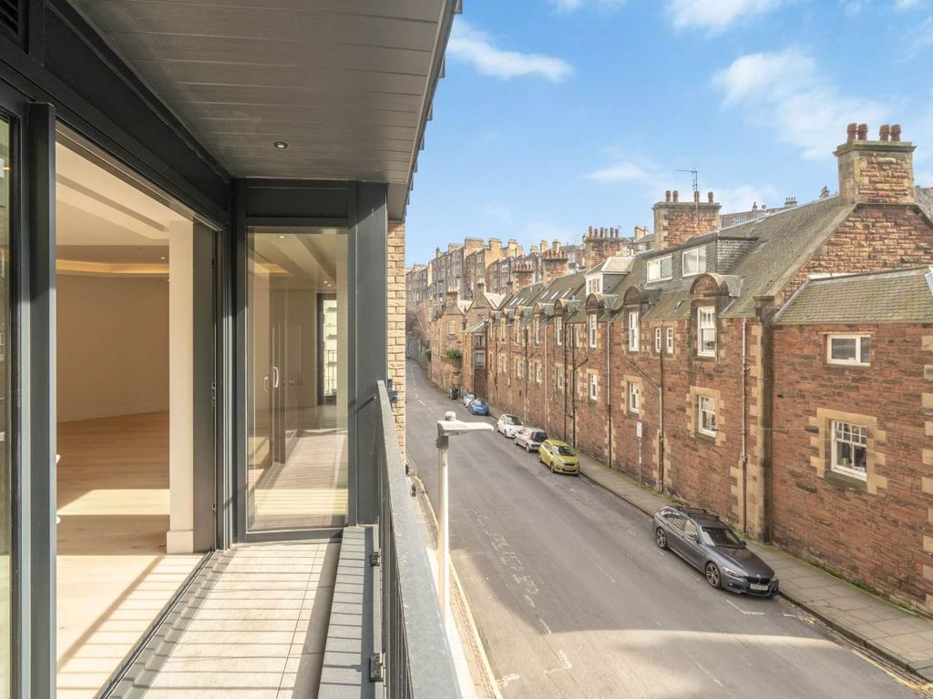Property photo 1 of 18 Balcony