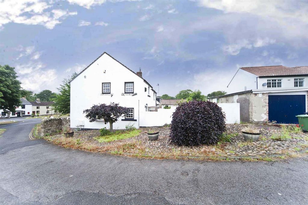 Property photo 2 of 33