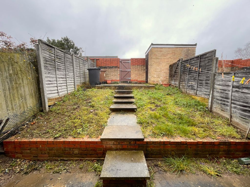 Property photo 2 of 10 Garden