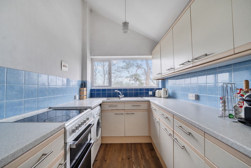 Property photo 3 of 14 1400973-14-697764...