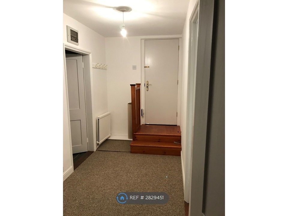 Property photo 3 of 9 Hall