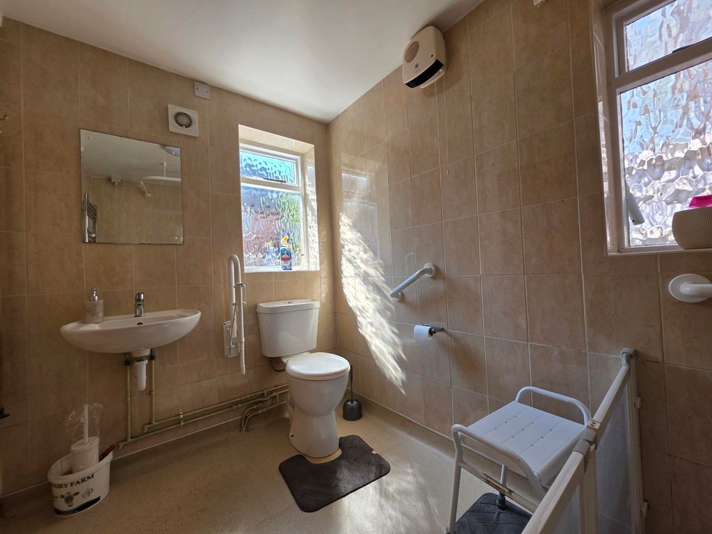 Property photo 3 of 18