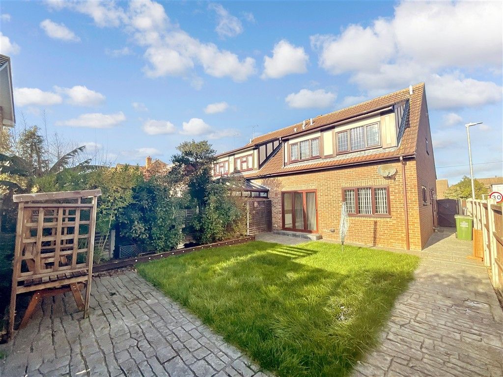 Property photo 3 of 13 Garden