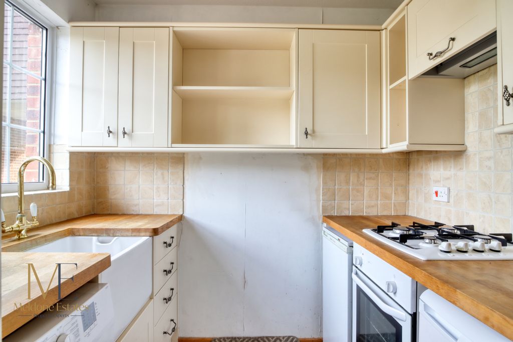 Property photo 3 of 16 Kitchen