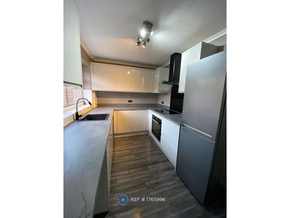 Property photo 1 of 12 Kitchen