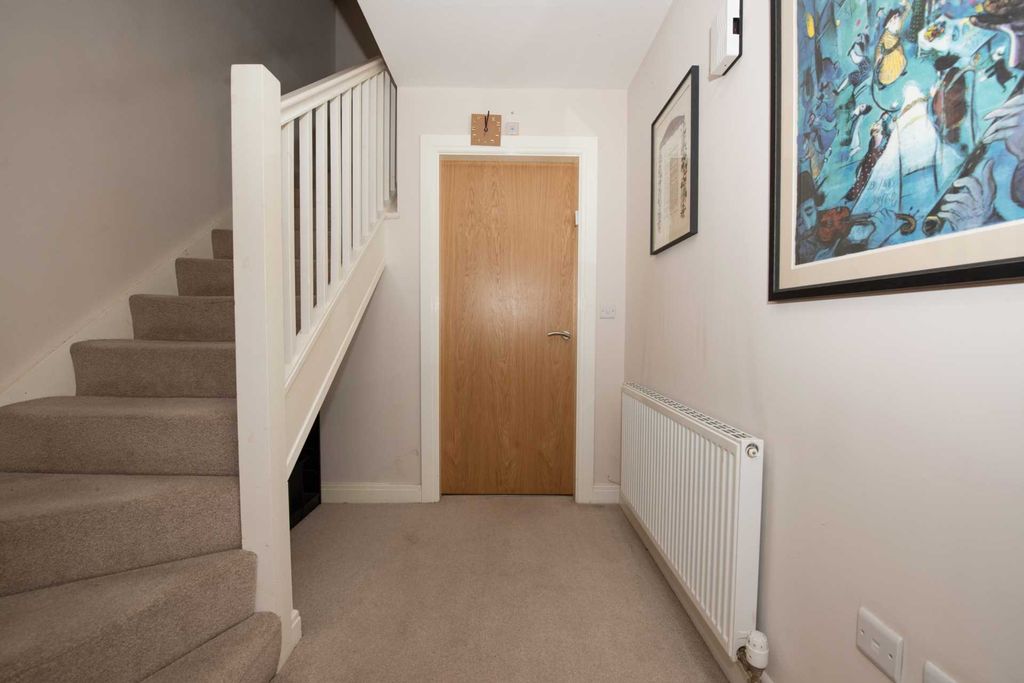 Property photo 2 of 32