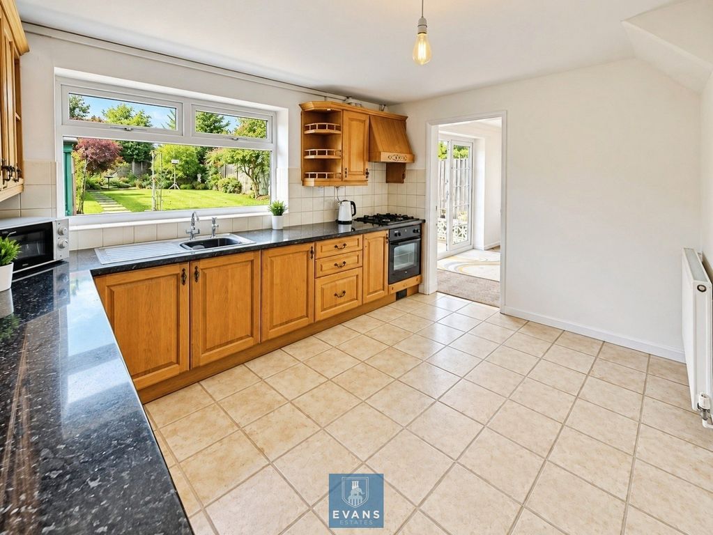 Property photo 3 of 14 Kitchen Diner