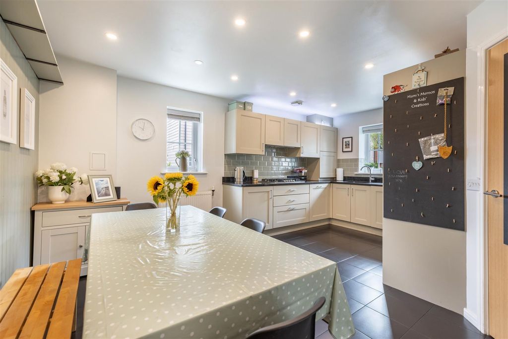 Property photo 2 of 18 Kitchen/Dining Room