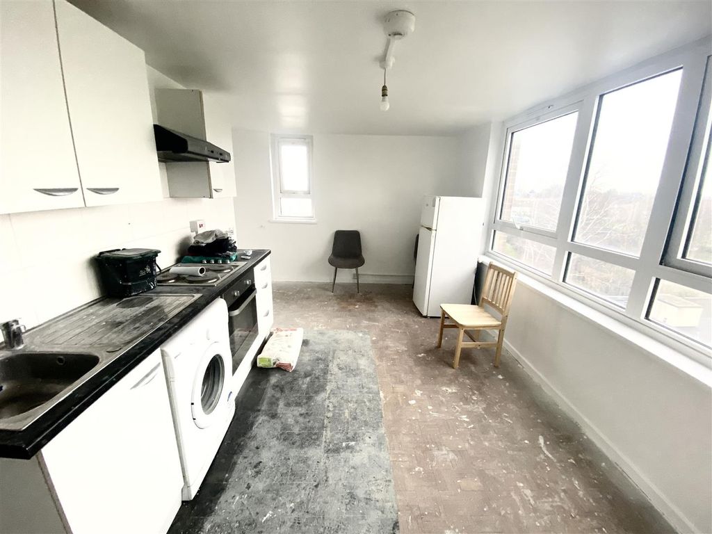 Property photo 3 of 7 Lounge - Kitchen [1].Jpeg