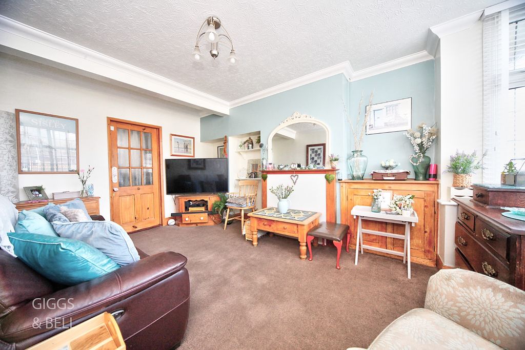 Property photo 2 of 11 4044001