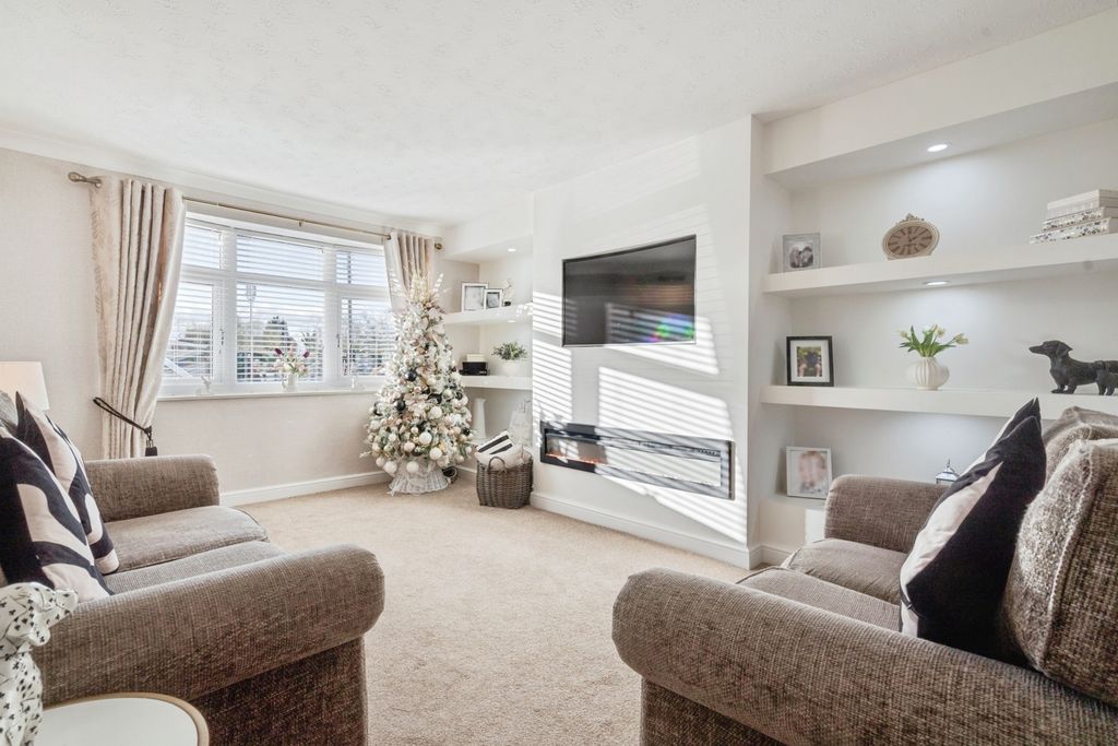 Property photo 2 of 17 Photo