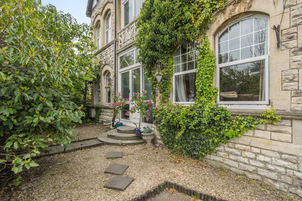 Property photo 3 of 41