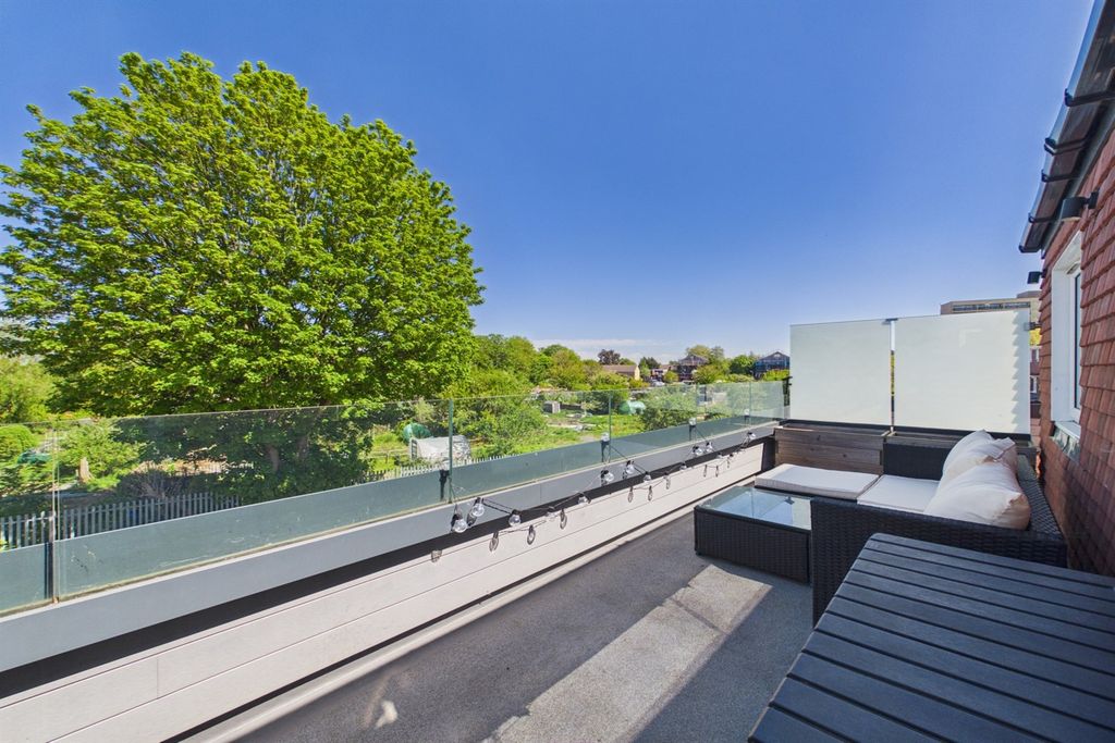 Property photo 3 of 14 Terrace