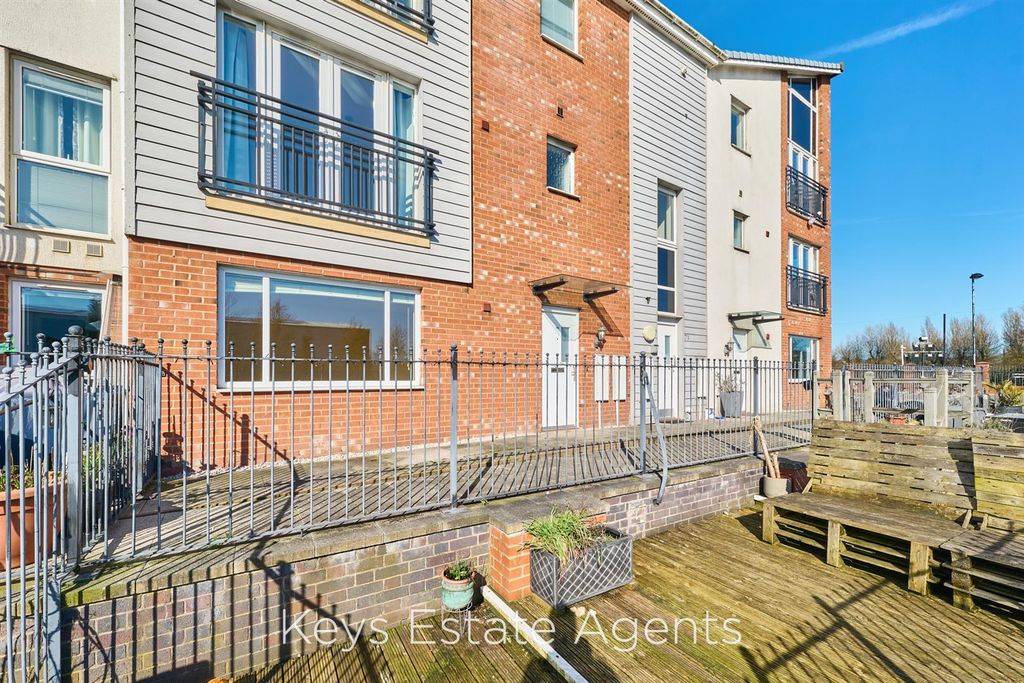 Property photo 2 of 16 P1701022.Jpg