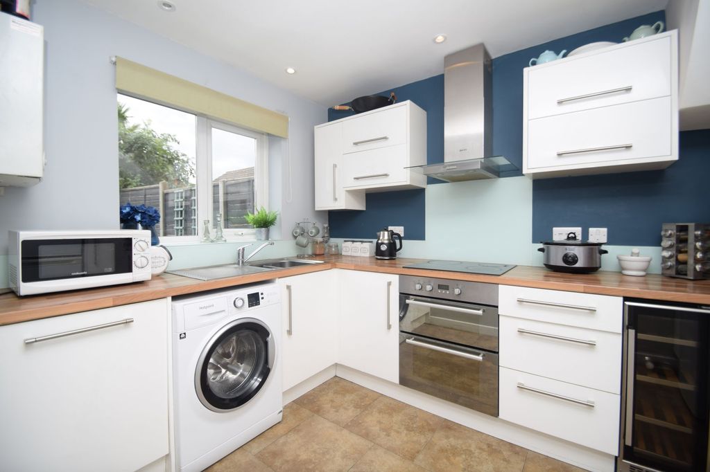 Property photo 2 of 16