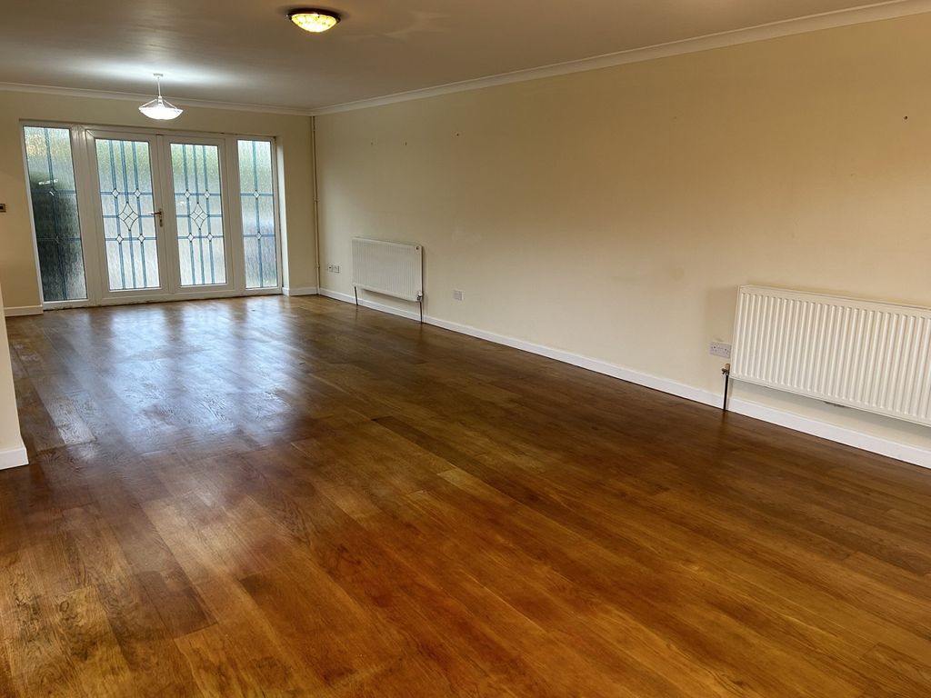 Property photo 2 of 17 Sitting Room