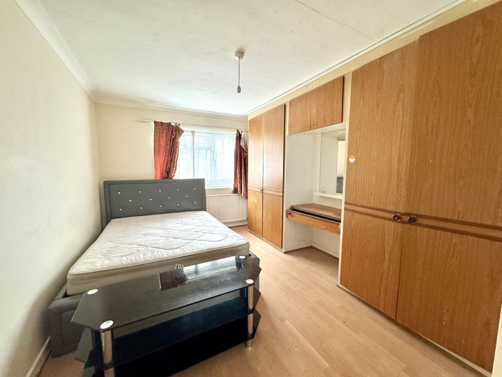 Property photo 3 of 6