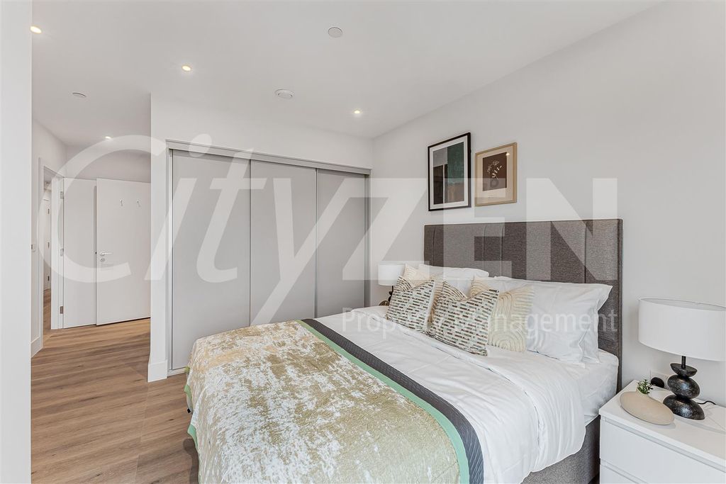 Property photo 3 of 37 Bedroom