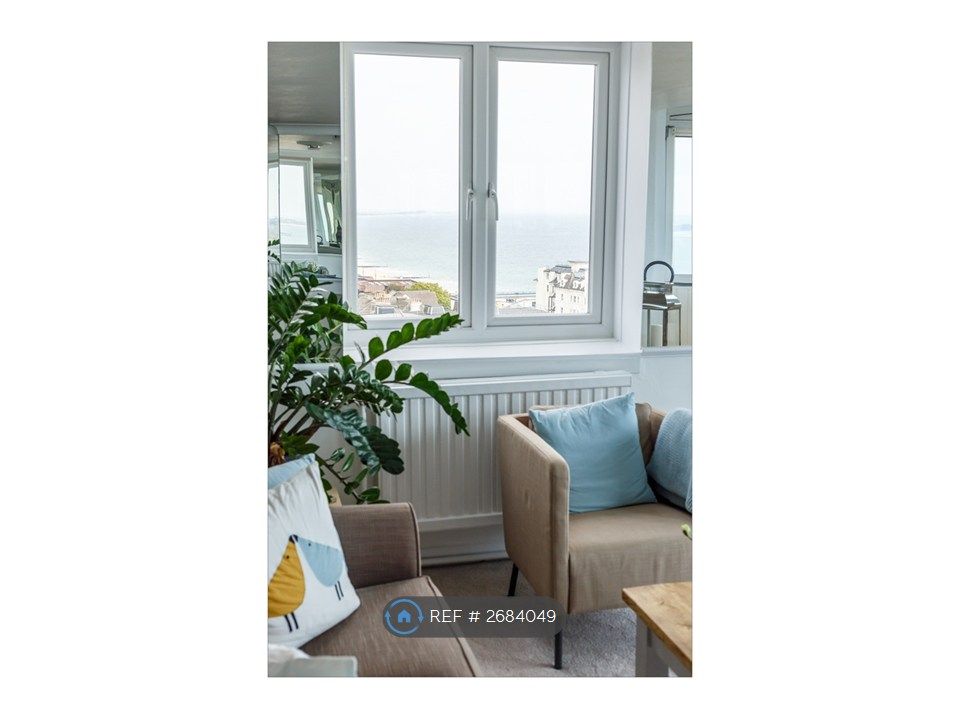 Property photo 2 of 10 Lounge